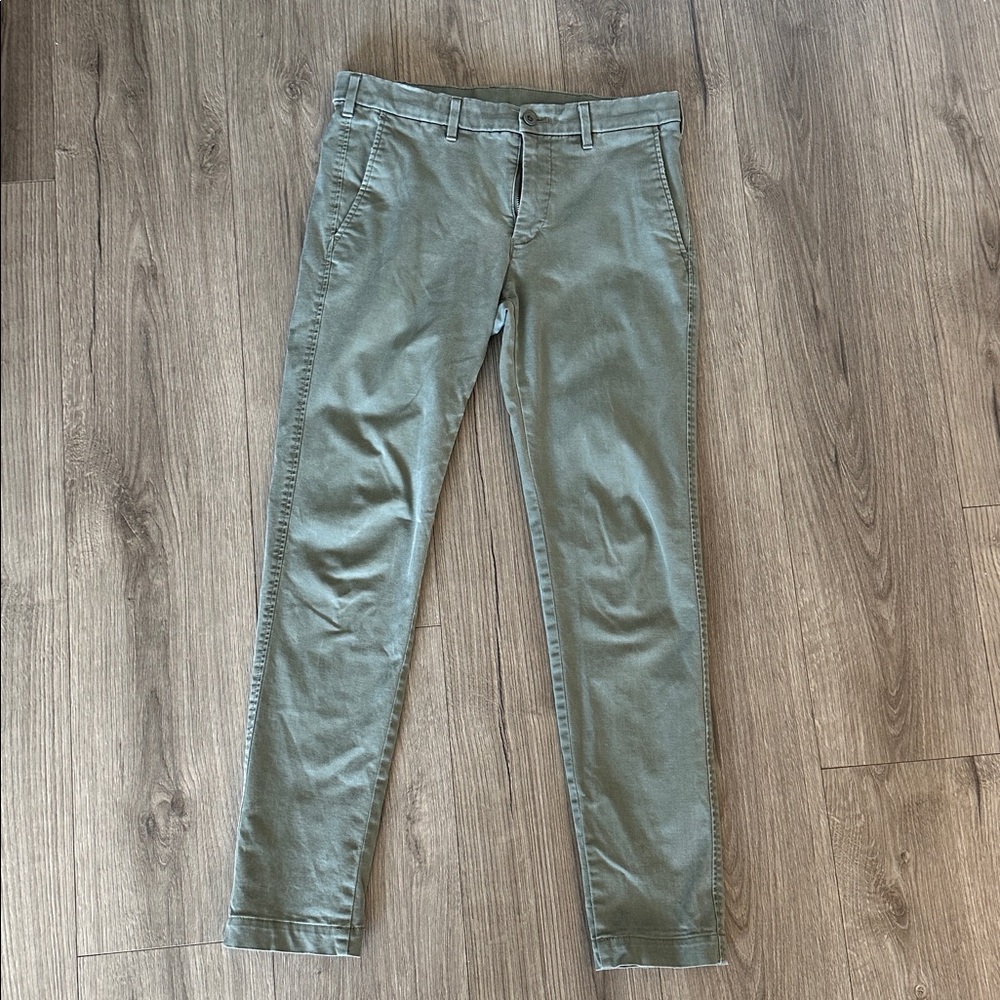 Uniqlo Olive chinos